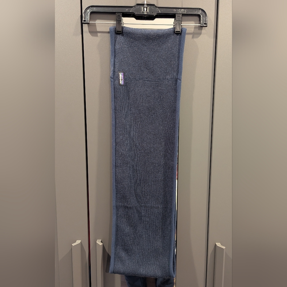 🥳3 for $20🥳 Patagonia Dark Blue Neck Infinity Scarf - Picture 2 of 3